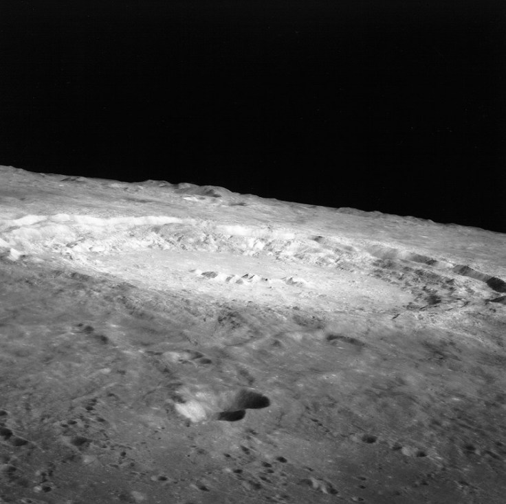 Copernicus_crater_AS12-52-7739